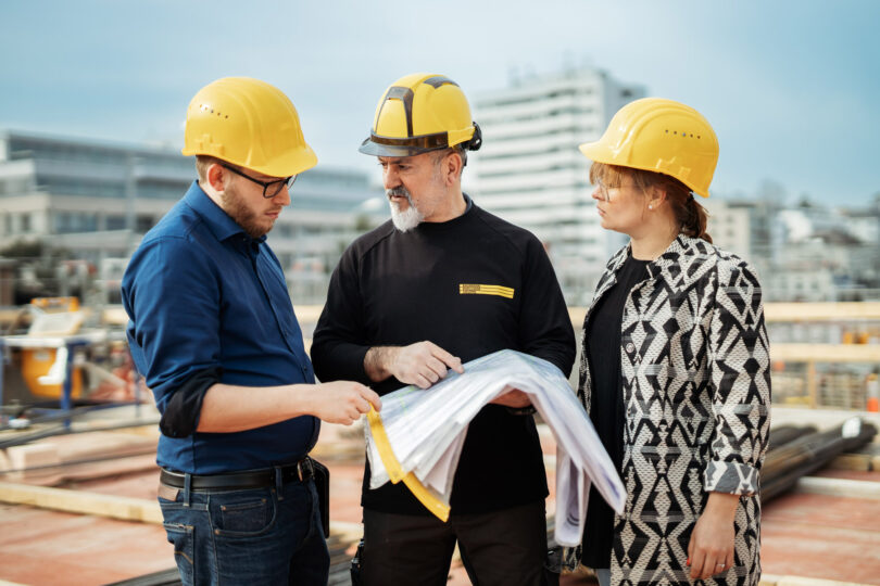 Planung und Beratung auf einer Baustelle